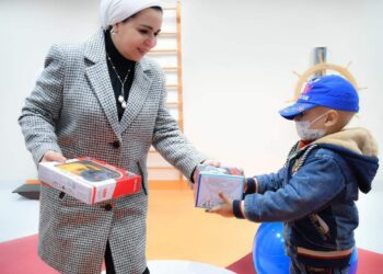 قرينة الرئيس  تزور  مستشفي شفاء الأورمان لعلاج سرطان الأطفال بالمجان بالأقصر