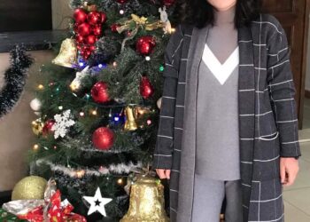 الشاعرة والكاتبة سعاد زاهر تكتب … عارضة خشبية