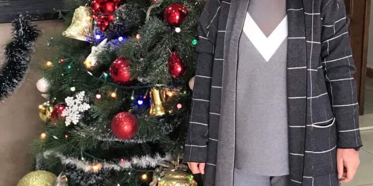 الشاعرة والكاتبة سعاد زاهر تكتب … عارضة خشبية