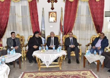 محافظ الأقصر يقدم واجب العزاء فى وفاة بابا الفاتيكان السابق