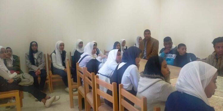 “توجيه سلوك الأفراد نحو الدمج مع المجتمع” بثقافة الأقصر.