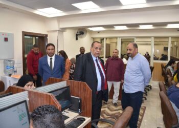 رئيس جامعة الأقصر يواصل متابعة سير الإمتحانات