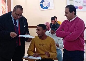 رئيس جامعة الأقصر يطمئن على سير الامتحانات بلجان كليتي الطب والآثار