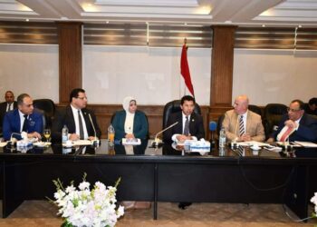 وزير الشباب والرياضة يبحث إطلاق مبادرة المواطن القدوة