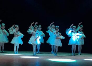 بالزي الفرعوني والعلم المصري.. الأطفال يخطفون الأنظار على مسرح 23 يوليو بالمحلة