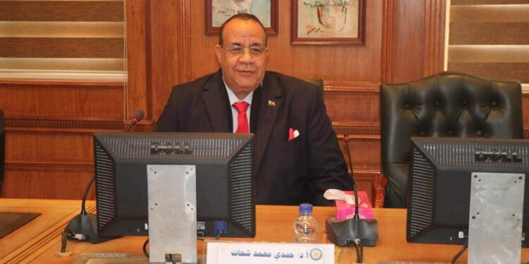 رئيس جامعة الأقصر يشارك في جلسة تنمية المجتمع