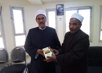 اوقاف الاقصرتهدى المنطقه  الازهريه  عدد  30 نسخه  من كتاب المختصر الشافى