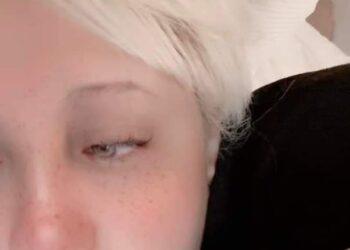 ضوء على حافة الجذع …