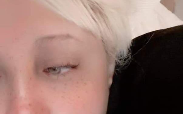 ضوء على حافة الجذع …