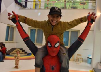 سبايدرمان يدعم محاربي السرطان  بمستشفى أورام الأقصر