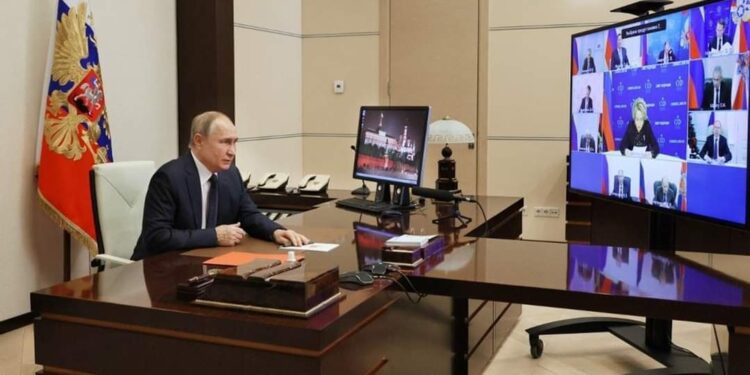 الكرملين يحجم عن الكشف عن نية بوتين بشأن الترشح مجدداً في 2024