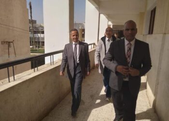 ” السيد ”  يتفقد أعمال التصحيح والتقدير لأوراق طلاب الشهادة الإعدادية بملوى