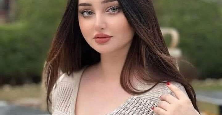 أهْوَاكِ مَجْنُونَاً وَدَمْعِي مَاطِرُ