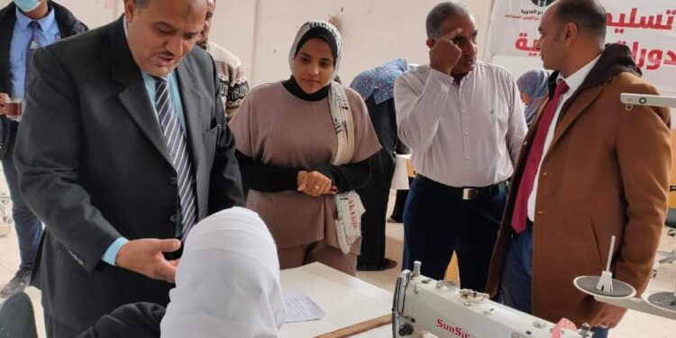 القوى العاملة” : الاختبار النهائي لدورة تدريبية على مهنة التفصيل والتبريد والتكييف بالأقصر