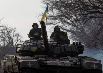 الولايات المتحدة تحث أوكرانيا على تأجيل هجوم كبير على قوات روسيا