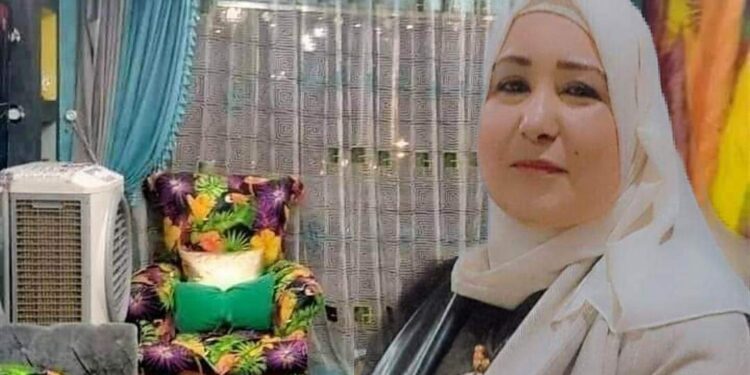 قصيدة بإيدى بكتبها