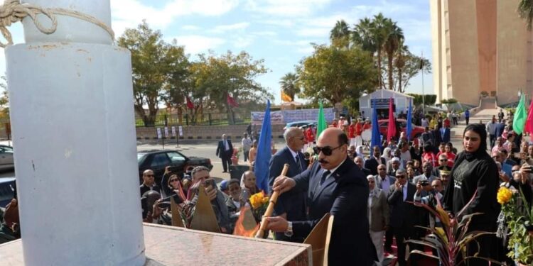 بمناسبة العيد القومى الـ 52 لمحافظة أسوان أشرف عطية يقوم بإيقاد الشعلة برمز الصداقة بالسد العالى ..