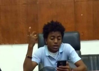 في لحظة سهوٍ غامرة …