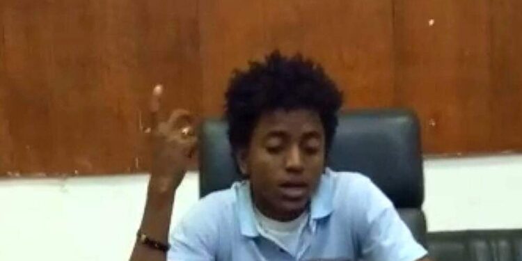 في لحظة سهوٍ غامرة …