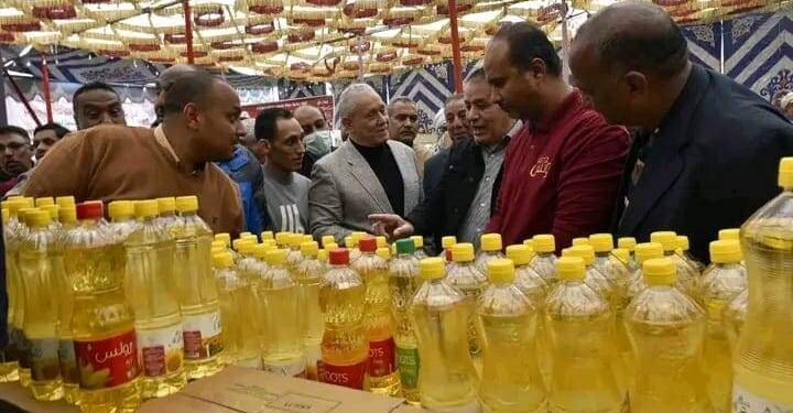 محافظ الأقصر يفتتح معرض السلع الغذائية