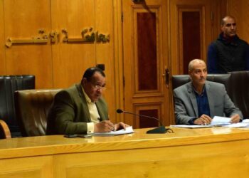 السكرتير العام للأقصر يعقد لقاء اليوم المفتوح لبحث شكاوى المواطنين