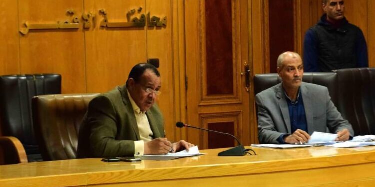 السكرتير العام للأقصر يعقد لقاء اليوم المفتوح لبحث شكاوى المواطنين