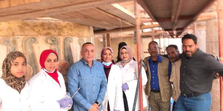 الانتهاء من اعمال تنظيف37عمود من اعمدة معابد الكرنك بالأقصر