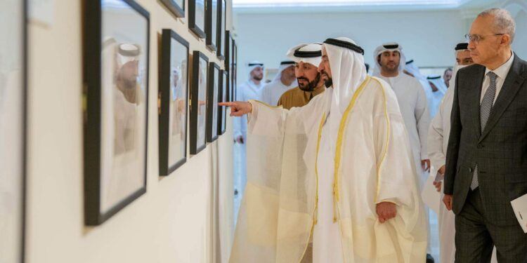 حاكم الشارقة يكرّم الشعراء الفائزين بجائزة القوافي 2022