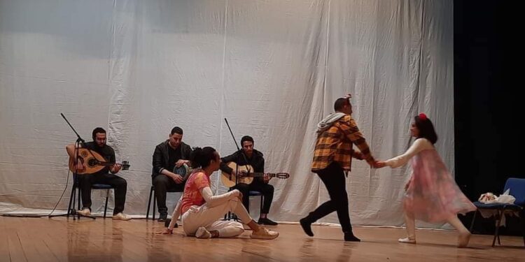 “زمن البلياتشو” و “صندوق سوناتا” و ” سجن اختياري ” عروض نوادي المسرح بأسيوط