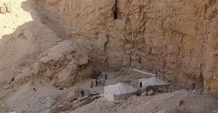 الكشف عن مقبرة ملكية بمنطقة الوديان الغربية بالبر الغربي بالأقصر