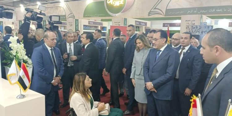 “القومي للإعاقة” يستقبل رئيس الوزراء في جناحه بمعرض القاهرة الدولي للكتاب