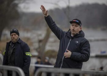 بعد “حرق القرآن”.. وزير خارجية السويد يبين موقفه بتغريدة