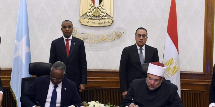 رئيسا وزراء مصر والصومال يشهدان توقيع مذكرة تفاهم لتوسيع التعاون