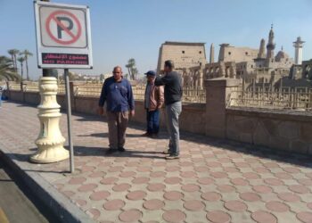 تكثيف حملات النظافة والتجميل ورفع كفاءة الإنارة بشوارع مدينة الأقصر