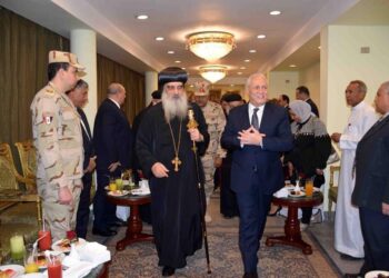 محافظ الأقصر يقوم بزيارة الكنائس الأرثوذكسية والانجيلية لتقديم التهنئة بعيد الميلاد المجيد