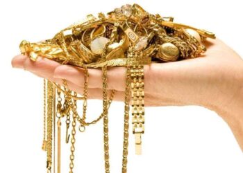 تراجع الذهب وسط توقعات بتمسك المركزي الأمريكي برفع أسعار الفائدة