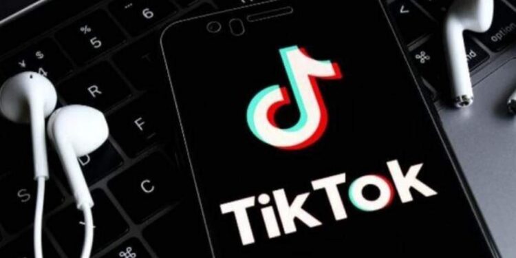 ناقوس الخطر يُدق .. هوس” تيك توك”  وحلم الثراء السريع حقيقة أما وهمًا وتضليلًا  ؟