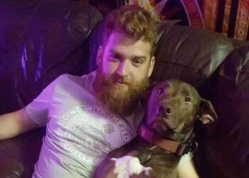 صدق ولا تستغرب .. كلب يطلق النار على صاحبه ويقتله