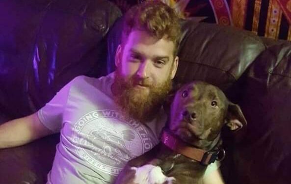 صدق ولا تستغرب .. كلب يطلق النار على صاحبه ويقتله