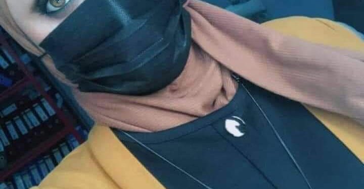 بدَمْعَتَينِ.. أُريكِ ٱلْحُزْنَ وٱلتَّعَبا