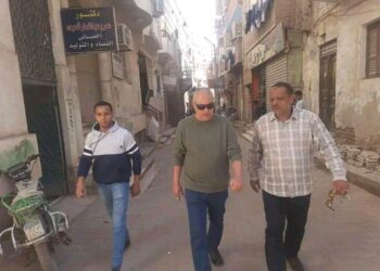 تطوير وتركيب بلاط الإنترلوك في الشوارع الجانبية بمدينة إسنا جنوب الأقصر