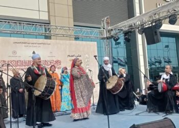 النيل الشعبية تقدم السيرة الهلالية وأغاني الفولكلور بمعرض الكتاب
