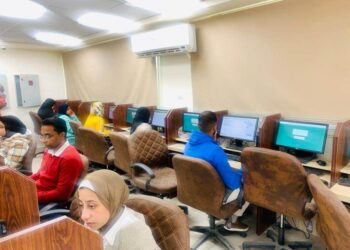 رئيس جامعة الأقصر يتفقد لجان الامتحانات بكلية الطب