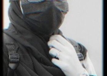 تحطّ فوق أجنحتي المبعثرة