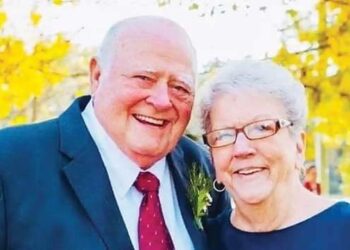 مزارع يدفع سراً ثمن علاج سكان بلدته