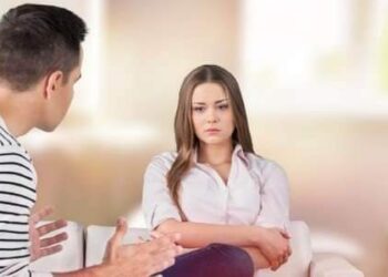10 تصرفات تكشف الزوج الخائن