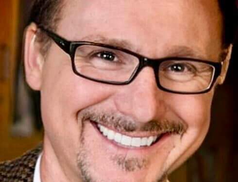 أنا مدين بنجاحي لثلاث قناعات: أنّني لا أستمع إلى النقاد، ولا الذين يحبونني. ولا الذين يمقتونني