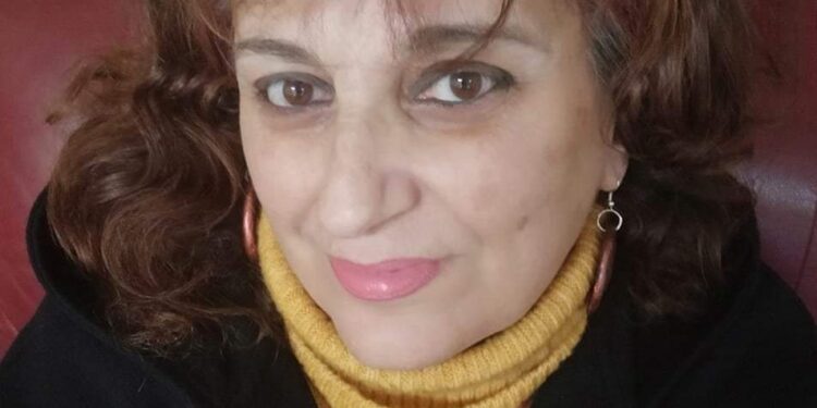 لم أُخْبِرِ العصافيرَ …