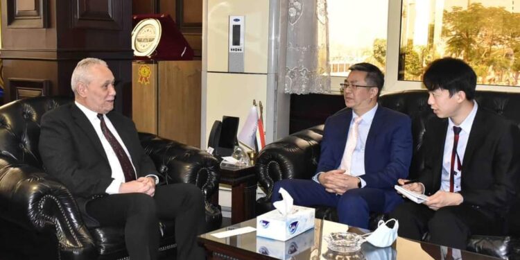 محافظ الأقصر يستقبل الوزير المفوض بسفارة الصين