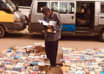 أنا وصاحب الكتب…